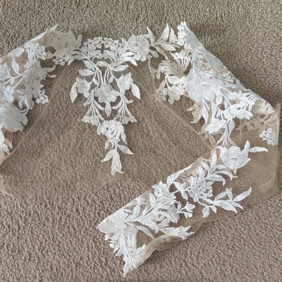 Elegant Lace Bolero - Picture 2 of 7